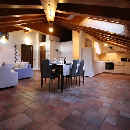 Attico Dell'aquila * Брюссон